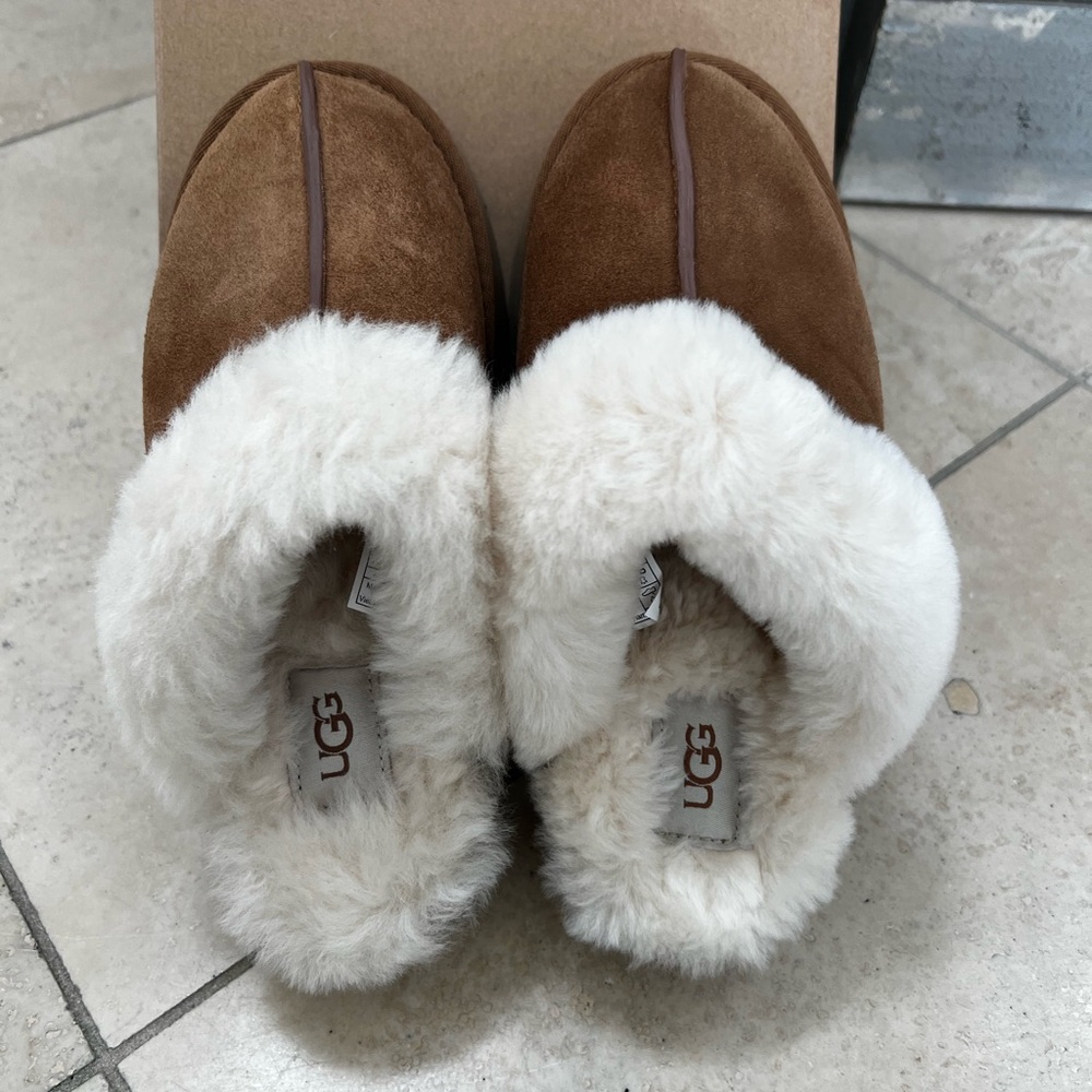 Ugg platform slides brand new